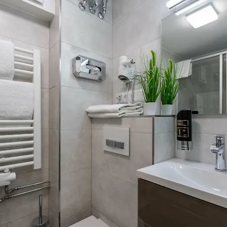 فندق Trip Center